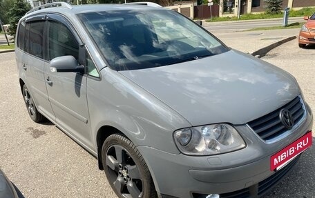 Volkswagen Touran III, 2006 год, 650 000 рублей, 2 фотография