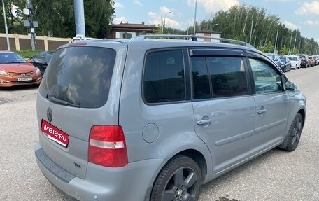 Volkswagen Touran III, 2006 год, 650 000 рублей, 4 фотография