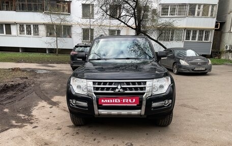 Mitsubishi Pajero IV, 2015 год, 2 620 000 рублей, 2 фотография