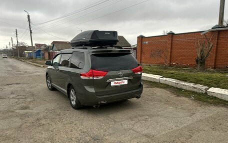 Toyota Sienna III, 2010 год, 2 100 000 рублей, 5 фотография