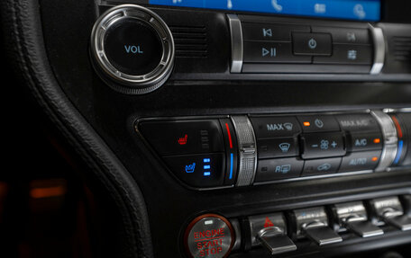 Ford Mustang VI рестайлинг, 2020 год, 4 250 000 рублей, 23 фотография