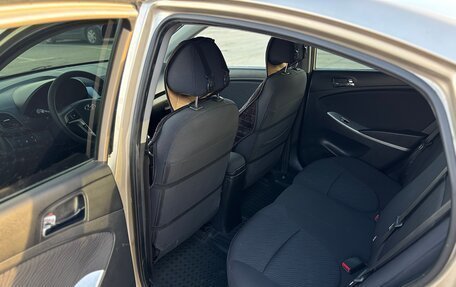 Hyundai Solaris II рестайлинг, 2011 год, 1 000 000 рублей, 12 фотография