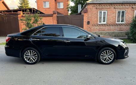 Toyota Camry, 2017 год, 1 900 000 рублей, 4 фотография