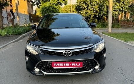 Toyota Camry, 2017 год, 1 900 000 рублей, 2 фотография