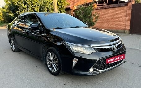 Toyota Camry, 2017 год, 1 900 000 рублей, 3 фотография