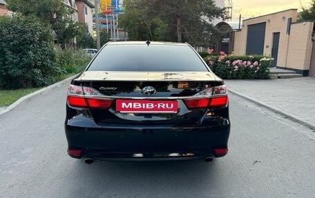 Toyota Camry, 2017 год, 1 900 000 рублей, 6 фотография