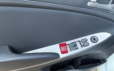 Hyundai Solaris II рестайлинг, 2015 год, 1 100 000 рублей, 27 фотография