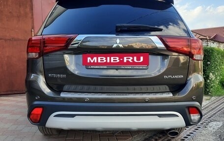 Mitsubishi Outlander III рестайлинг 3, 2018 год, 2 700 000 рублей, 3 фотография