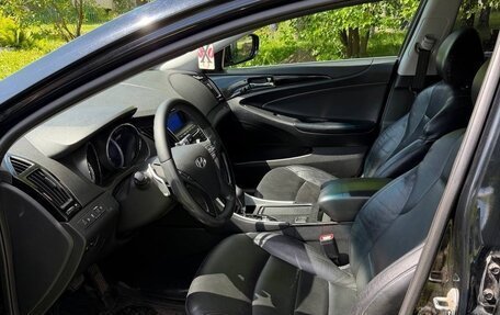Hyundai Sonata VI, 2010 год, 850 000 рублей, 10 фотография