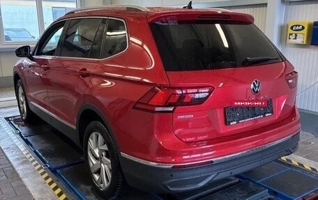 Volkswagen Tiguan II, 2022 год, 2 542 000 рублей, 4 фотография