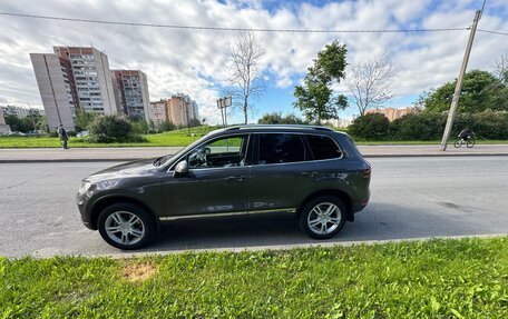 Volkswagen Touareg III, 2011 год, 1 850 000 рублей, 4 фотография