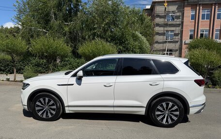 Volkswagen Touareg III, 2018 год, 4 400 000 рублей, 7 фотография