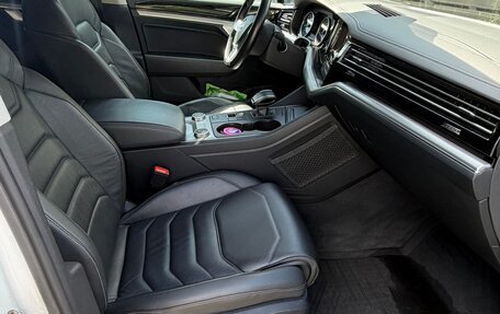 Volkswagen Touareg III, 2018 год, 4 400 000 рублей, 9 фотография