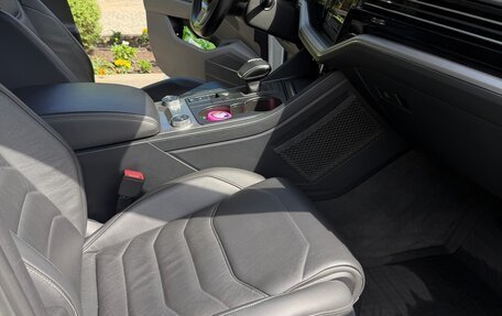 Volkswagen Touareg III, 2018 год, 4 400 000 рублей, 8 фотография