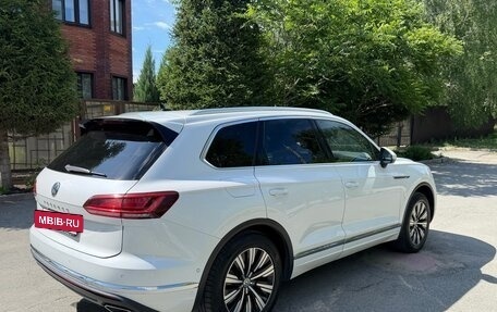 Volkswagen Touareg III, 2018 год, 4 400 000 рублей, 4 фотография