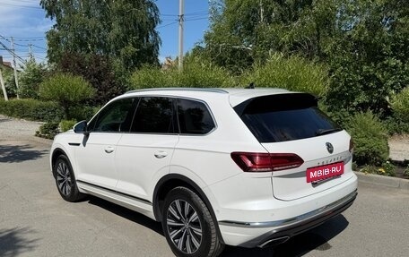 Volkswagen Touareg III, 2018 год, 4 400 000 рублей, 6 фотография
