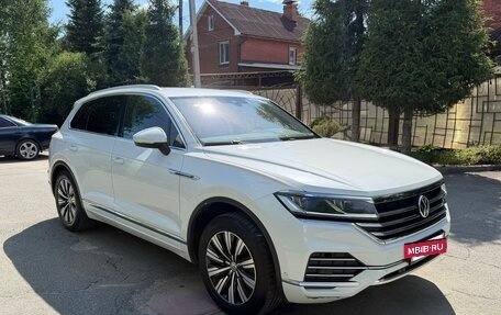 Volkswagen Touareg III, 2018 год, 4 400 000 рублей, 2 фотография