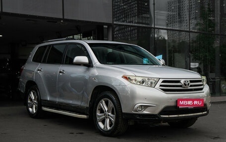 Toyota Highlander III, 2011 год, 2 230 000 рублей, 3 фотография