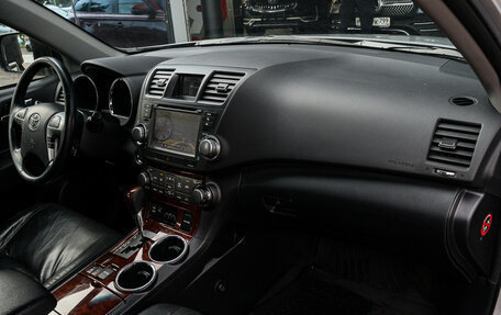 Toyota Highlander III, 2011 год, 2 230 000 рублей, 7 фотография