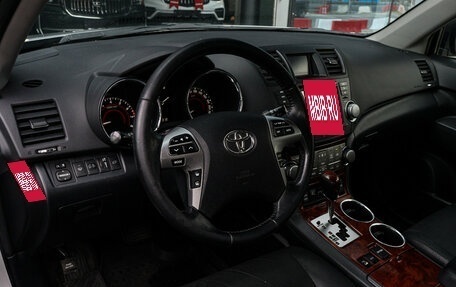 Toyota Highlander III, 2011 год, 2 230 000 рублей, 14 фотография