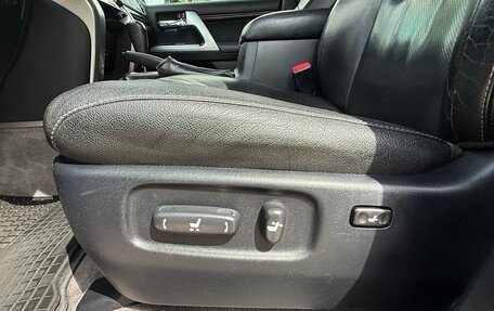 Toyota Land Cruiser 200, 2012 год, 3 420 000 рублей, 30 фотография
