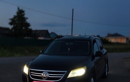 Volkswagen Tiguan I, 2011 год, 1 000 000 рублей, 1 фотография