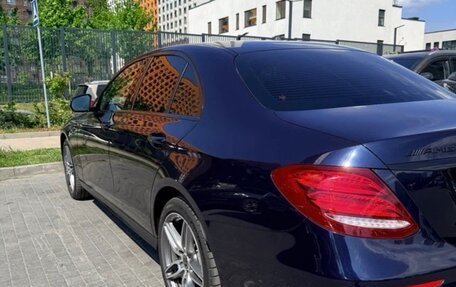 Mercedes-Benz E-Класс, 2019 год, 3 500 000 рублей, 6 фотография