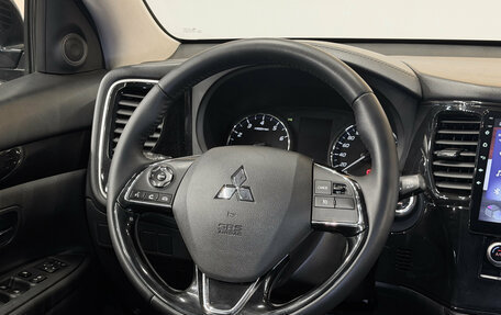 Mitsubishi Outlander III рестайлинг 3, 2021 год, 2 200 000 рублей, 8 фотография