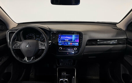 Mitsubishi Outlander III рестайлинг 3, 2021 год, 2 200 000 рублей, 12 фотография