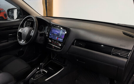 Mitsubishi Outlander III рестайлинг 3, 2021 год, 2 200 000 рублей, 16 фотография
