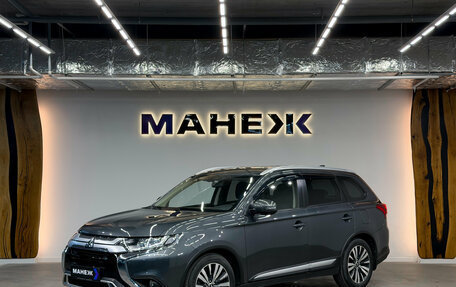 Mitsubishi Outlander III рестайлинг 3, 2021 год, 2 200 000 рублей, 3 фотография