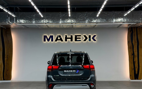 Mitsubishi Outlander III рестайлинг 3, 2021 год, 2 200 000 рублей, 5 фотография