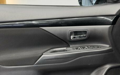 Mitsubishi Outlander III рестайлинг 3, 2021 год, 2 200 000 рублей, 13 фотография