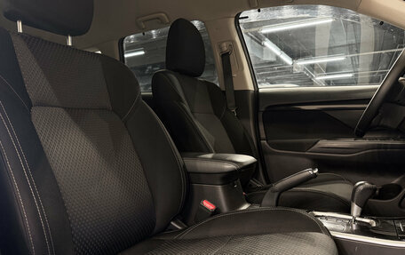 Mitsubishi Outlander III рестайлинг 3, 2021 год, 2 200 000 рублей, 15 фотография