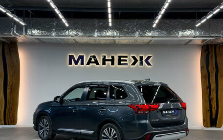 Mitsubishi Outlander III рестайлинг 3, 2021 год, 2 200 000 рублей, 4 фотография