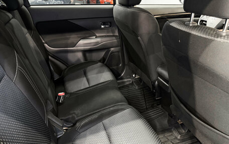 Mitsubishi Outlander III рестайлинг 3, 2021 год, 2 200 000 рублей, 18 фотография