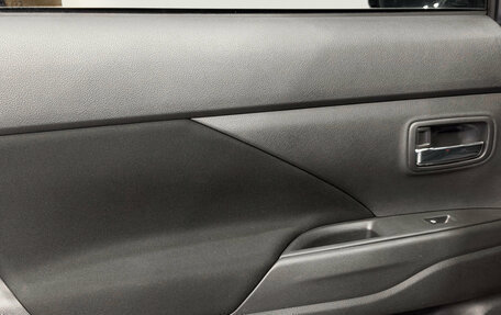 Mitsubishi Outlander III рестайлинг 3, 2021 год, 2 200 000 рублей, 17 фотография