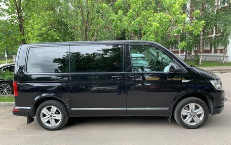 Volkswagen Multivan T6 рестайлинг, 2017 год, 3 500 000 рублей, 3 фотография