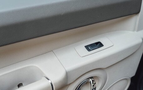 Jeep Commander, 2006 год, 1 750 000 рублей, 16 фотография