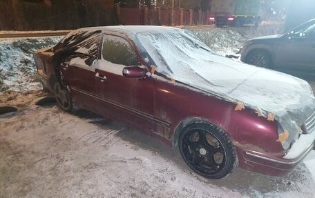 Mercedes-Benz E-Класс, 2000 год, 95 000 рублей, 2 фотография