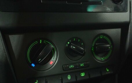 Skoda Rapid I, 2015 год, 1 045 000 рублей, 13 фотография