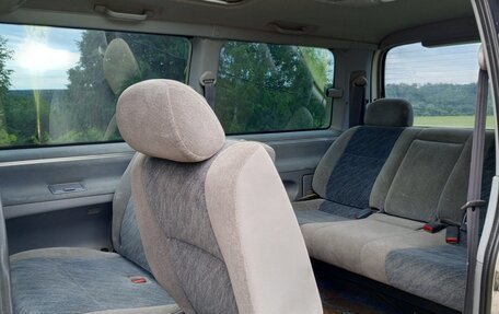 Toyota Regius, 1997 год, 750 000 рублей, 10 фотография