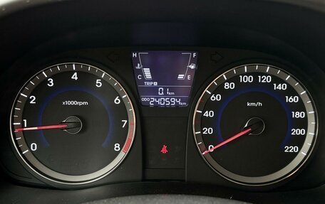 Hyundai Solaris II рестайлинг, 2011 год, 630 000 рублей, 17 фотография