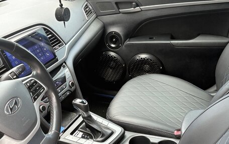Hyundai Elantra VI рестайлинг, 2018 год, 1 700 000 рублей, 9 фотография