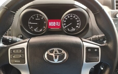 Toyota Land Cruiser Prado 150 рестайлинг 2, 2015 год, 4 100 000 рублей, 13 фотография