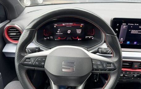 SEAT Arona I, 2023 год, 1 532 000 рублей, 33 фотография