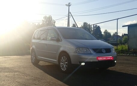 Volkswagen Touran III, 2005 год, 700 000 рублей, 2 фотография