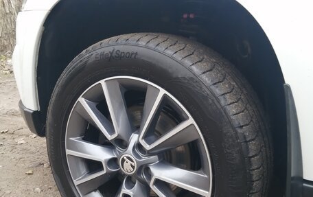 Skoda Yeti I рестайлинг, 2017 год, 1 890 000 рублей, 4 фотография