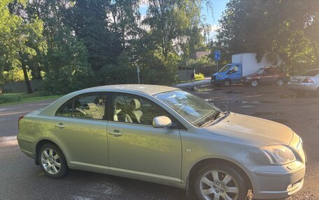 Toyota Avensis III рестайлинг, 2004 год, 925 000 рублей, 3 фотография