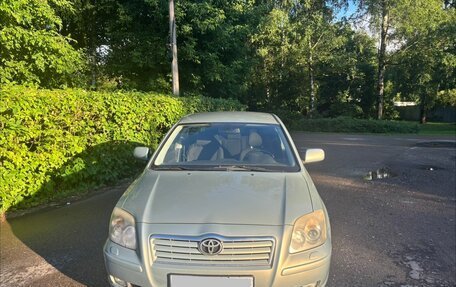 Toyota Avensis III рестайлинг, 2004 год, 925 000 рублей, 2 фотография